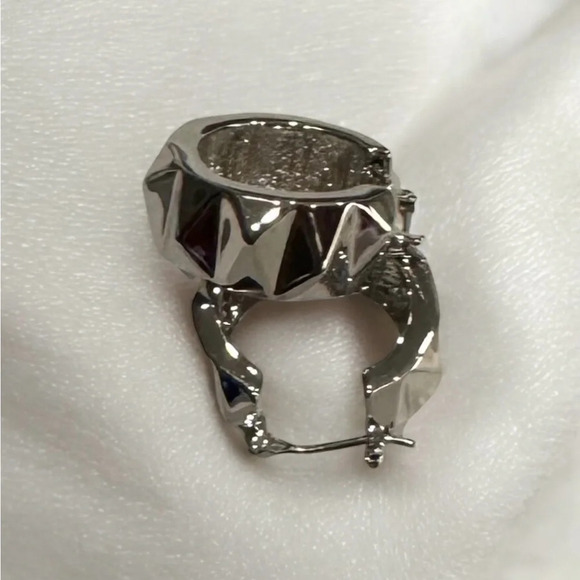 🇨🇦🆕5th Avenue Chunky Rhodium Earrings - Picture 6 of 13